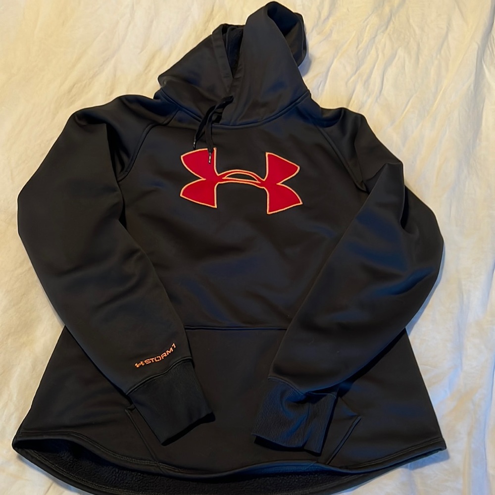 Under armour women’s sweatshirt size medium